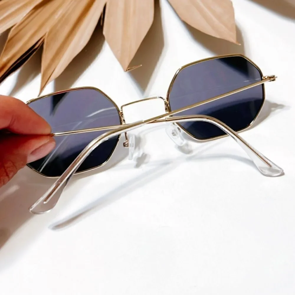 Vintage  minimalist sunglasses E8